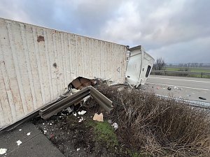 Sattelschlepper auf der A38 umgekippt