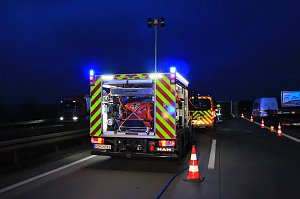 Sattelschlepper auf der A38 umgekippt