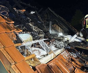 Doppelgarage in Flammen aufgegangen