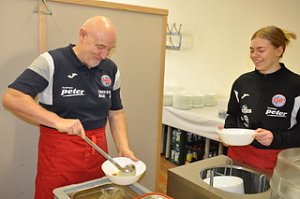 THC servierte im "Restaurant des Herzens"
