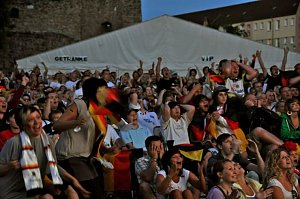 Public Viewing auf den Petersberg