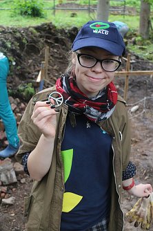 Rita ist schon zum zweiten Mal dabei - ihr Peace Zeichen hat sie immer bei sich (Foto: Angelo Glashagel)