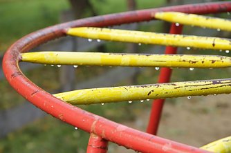 Spielplatzsicherheit - Winterpause nutzen, um Spielpl&auml;tze fit f&uuml;r die neue Saison zu machen (Foto: Angelo Glashagel)