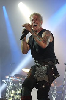 Micha Rhein, In Extremo (Foto: Stefan u. M. Peter)