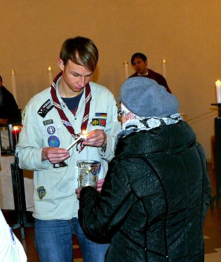 Bild: Friedenslicht 2013 in der Bonifatiuskirche Leinefelde