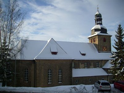 Geisleder Kirche im Winterkleid (Foto: Pfarrer Haase)