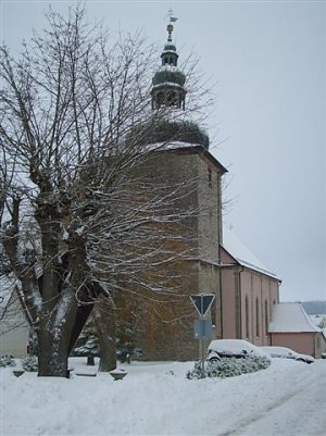 Kirche in Heuthen (Foto: Pfarrer Haase)