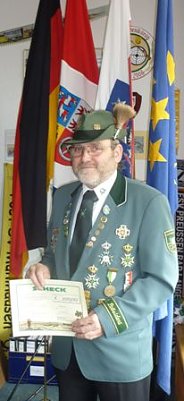 Schoothauer mit Scheck (Foto: Kirstin Freitag)