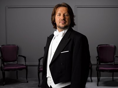 Lev Vinocour begleitet gemeinsam mit dem Loh-Orchester Sondershausen das Ballett Geliebte Clara  (Foto: Agentur)