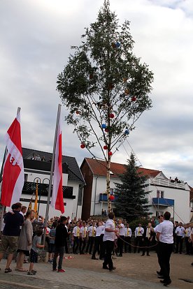 Bild: Setzen Kirmesbaum