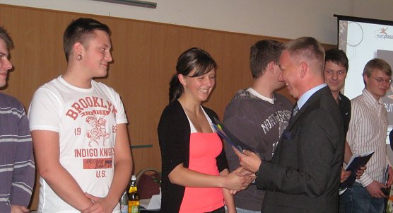 Europass wird übergeben (Foto: privat) Europass wird übergeben (Foto: privat)