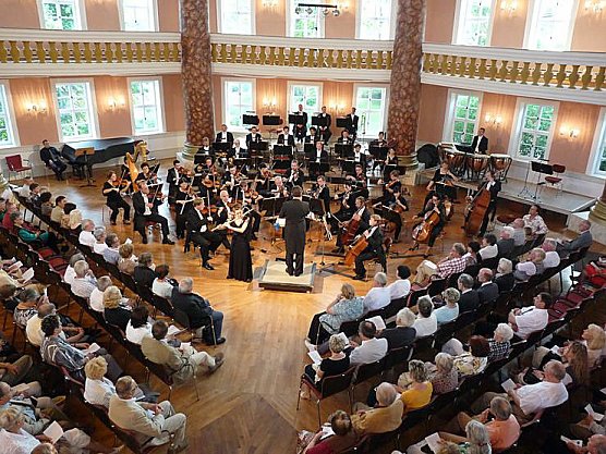 Im Mittelpunkt die Fl&ouml;te (Foto: Karl-Heinz Herrmann)