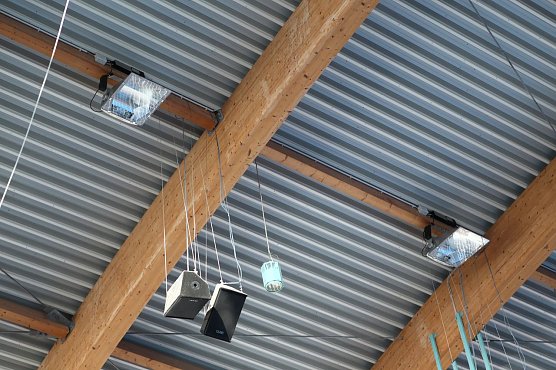 Es werde Licht - die zusätzlichen Strahler (Foto: nnz) Es werde Licht - die zusätzlichen Strahler (Foto: nnz)