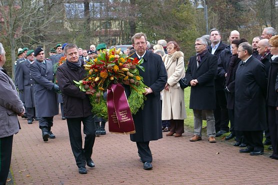Volkstrauertag (Foto: Ilka Kühn) Volkstrauertag (Foto: Ilka Kühn)