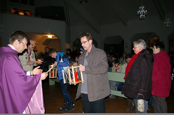 Friedenslicht (Foto: Ilka Kühn) Friedenslicht (Foto: Ilka Kühn)