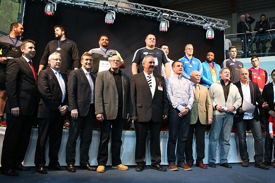 Die Athleten und die Sponsoren (Foto: Christoph Keil)