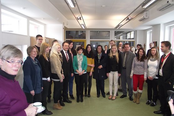 Sch&uuml;ler beim Bundesinnenminister (Foto: Ulrike Plath)