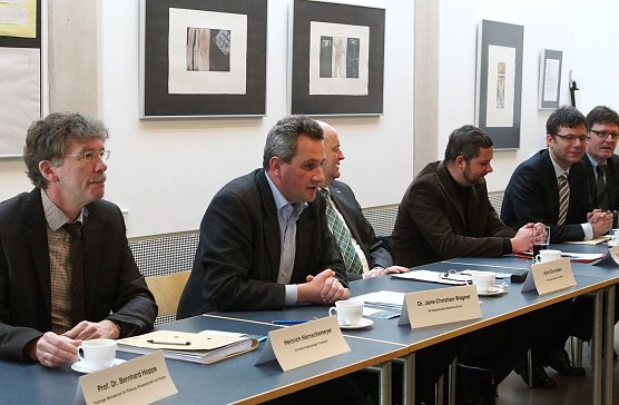 Flyer und Zusammenarbeit vorgestellt (Foto: nnz) Flyer und Zusammenarbeit vorgestellt (Foto: nnz)