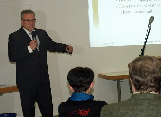 Dr. Fittje beim Vortrag (Foto: Magdalena Laufer) Dr. Fittje beim Vortrag (Foto: Magdalena Laufer)