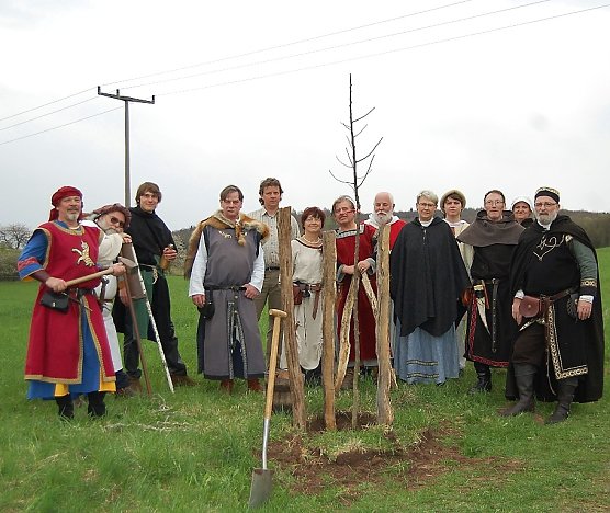 Baum gepflanzt (Foto: Klaus R&ouml;hrig)