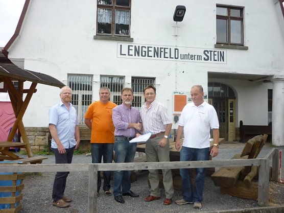 &Uuml;bergabe Baugenehmigung (Foto: Ulrike Theune)