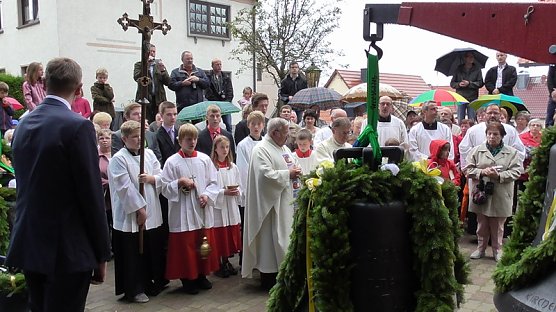 Glockenweihe Küllstedt (Foto: Ilka Kühn) Glockenweihe Küllstedt (Foto: Ilka Kühn)