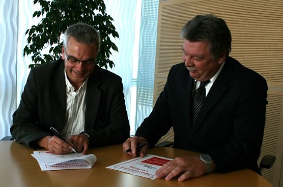 Vertragsunterzeichnung (Foto: Torsten Kay Schuchardt)