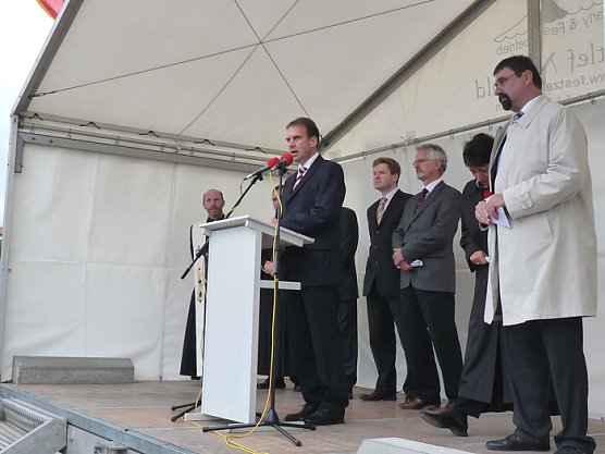 Freigabe Ortsumgehung Sondershausen (Foto: Karl-Heinz Herrmann) Freigabe Ortsumgehung Sondershausen (Foto: Karl-Heinz Herrmann)