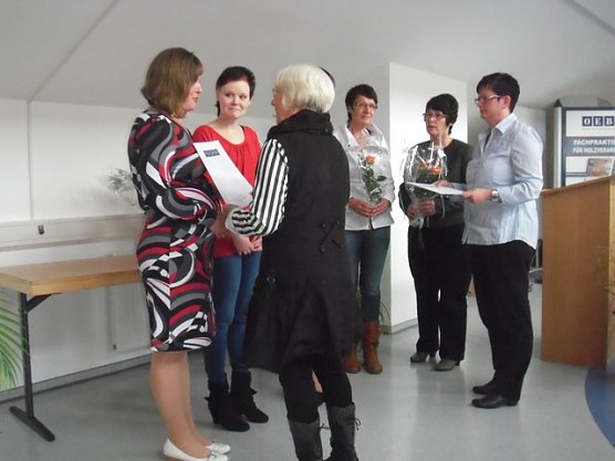 Zeugnis&uuml;bergabe OEBW (Foto: OEBW)