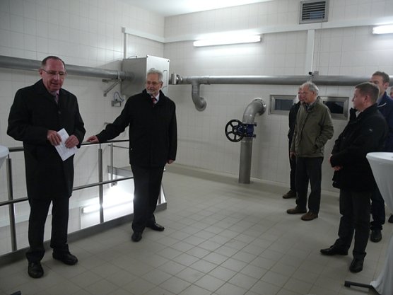 Hochbeh&auml;lter Inbetriebnahme (Foto: Ilka K&uuml;hn)