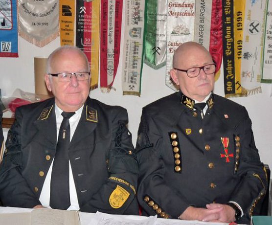 Bergkameraden mit neuer Führung (Foto: Otto Wagner / Karl-Heinz Herrmann) Bergkameraden mit neuer Führung (Foto: Otto Wagner / Karl-Heinz Herrmann)