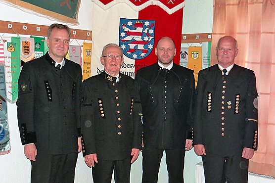 Bergkameraden mit neuer Führung (Foto: Otto Wagner / Karl-Heinz Herrmann) Bergkameraden mit neuer Führung (Foto: Otto Wagner / Karl-Heinz Herrmann)