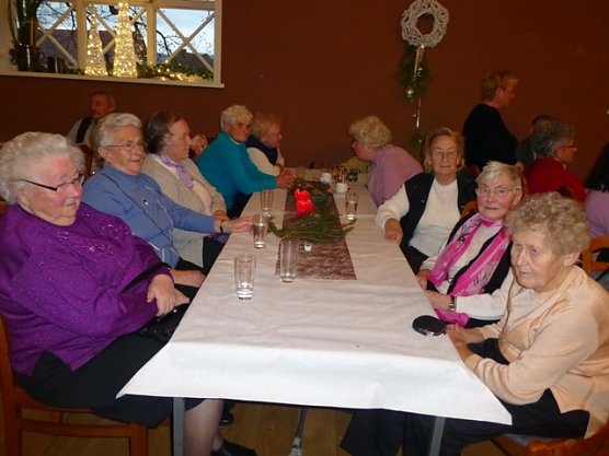 Adventnachmittag in Wintzingerode (Foto: Siglinde Luge) Adventnachmittag in Wintzingerode (Foto: Siglinde Luge)