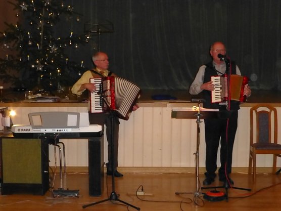 Adventnachmittag in Wintzingerode (Foto: Siglinde Luge) Adventnachmittag in Wintzingerode (Foto: Siglinde Luge)