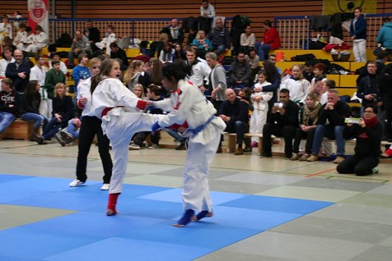 Madlen Schumann (rot) (Foto: Gerald Eckert)