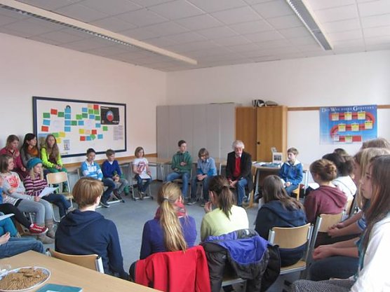 Autor zu Besuch (Foto: Lese-AG) Autor zu Besuch (Foto: Lese-AG)