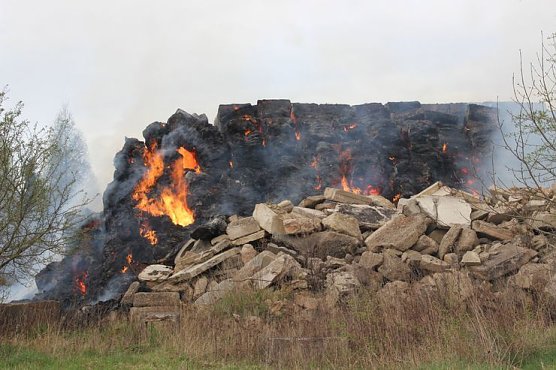 Kontrolliertes Abbrennen (Foto: Karl-Heinz Herrmann)