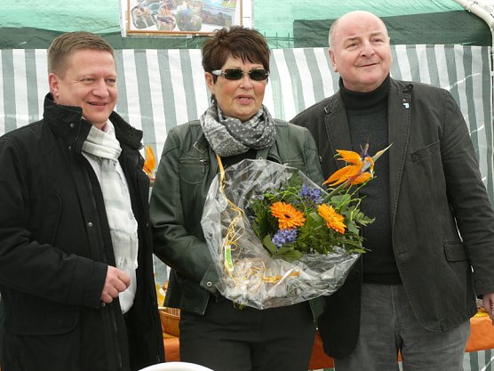 Gratulation f&uuml;r Irene Sander (Foto: Ilka K&uuml;hn)