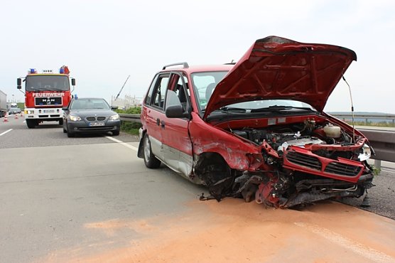 Unfall auf A38 (Foto: Feuerwehr Heiligenstadt) Unfall auf A38 (Foto: Feuerwehr Heiligenstadt)
