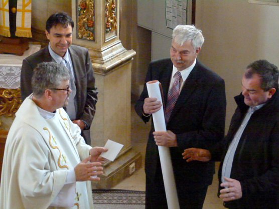 Spendenübergabe (Foto: Kirche Flinsberg) Spendenübergabe (Foto: Kirche Flinsberg)