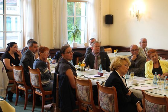 engagiertes Publikum in der Neanderklinik (Foto: Angelo Glashagel) engagiertes Publikum in der Neanderklinik (Foto: Angelo Glashagel)