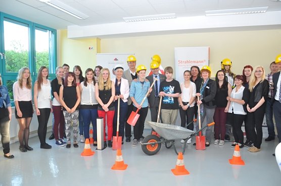 "Spatenstich" f&uuml;r das neue Projekt (Foto: Michael Fuhlrott)