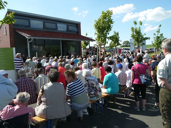 Besucher bei der Eröffnung (Foto: Ilka Kühn) Besucher bei der Eröffnung (Foto: Ilka Kühn)
