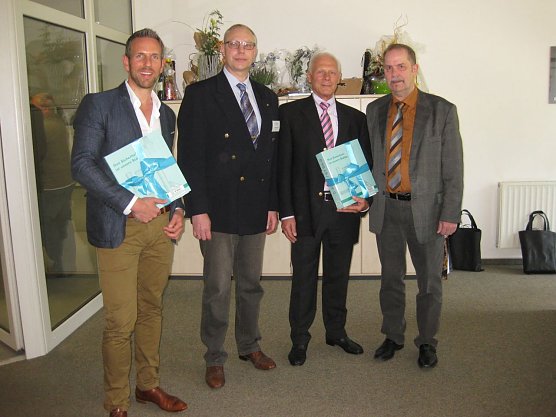 Ehemalige Gesch&auml;ftsf&uuml;hrung mit neuem Chef (Foto: Th. Ehbrecht)