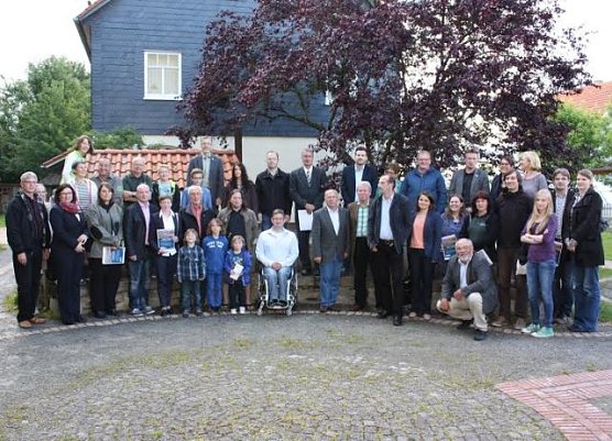 Preis&uuml;bergabe in der Naturparkverwaltung (Foto: Uwe M&uuml;ller)