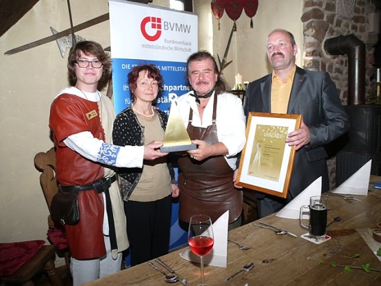 Nach der Auszeichnung (Foto: Ilka Kühn) Nach der Auszeichnung (Foto: Ilka Kühn)