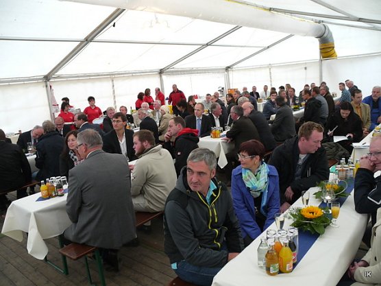 G&auml;ste bei Inbetriebnahme (Foto: Ilka K&uuml;hn)