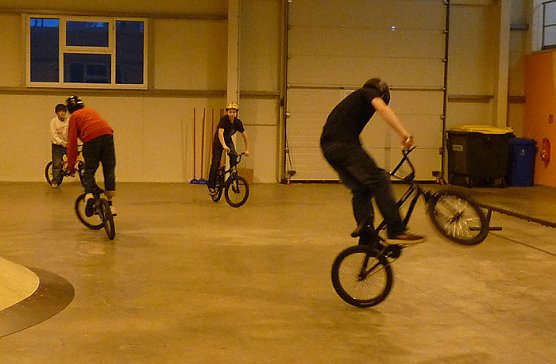 In der Skaterhalle (Foto: Karl-Heinz Herrmann)