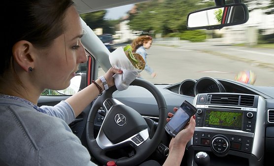Blindflug f&uuml;r Sekunden (Foto: ADAC)