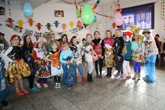 Recycling Modenschau (Foto: Montessori Schule)